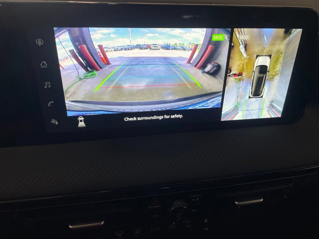 Certified 2025 Nissan Kicks SR FWD image 8