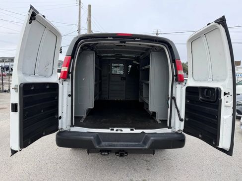Used 2018 Chevrolet Express 2500 w/ Enhanced Convenience Package image 10