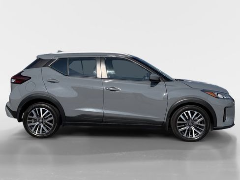 Used 2023 Nissan Kicks SV FWD image 6