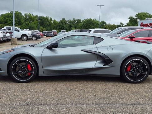 Used 2022 Chevrolet Corvette Stingray Preferred Cpe w/ Z51 Performance Package RWD image 5