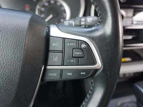 Used 2023 Toyota Highlander XLE FWD image 14