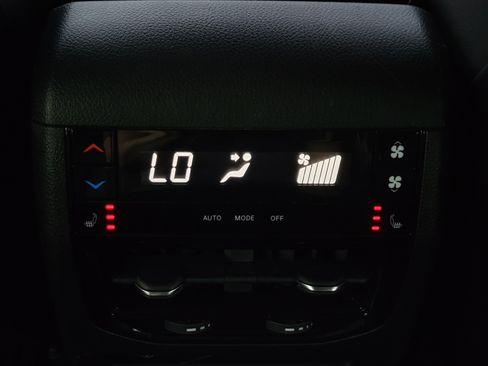 Used 2022 Jeep Grand Cherokee L Limited w/ Black Appearance Package image 11