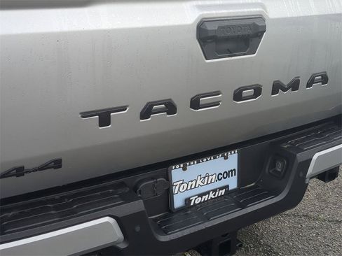 Used 2024 Toyota Tacoma TRD Off-Road image 27