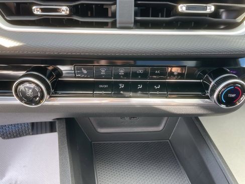 New 2026 Chevrolet Equinox LT image 18