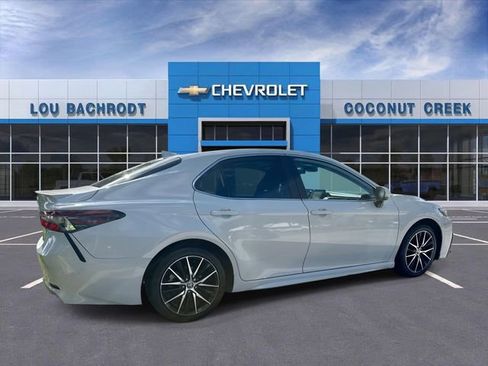 Used 2024 Toyota Camry SE FWD image 8