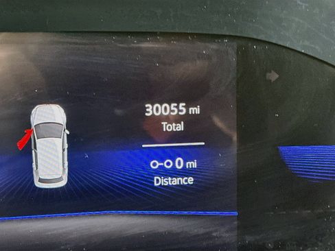 Used 2023 Volkswagen Taos SE w/ Panoramic Sunroof Package FWD image 19
