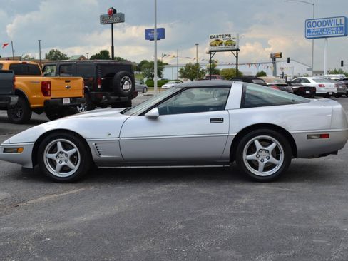 Used 1996 Chevrolet Corvette Coupe RWD image 6