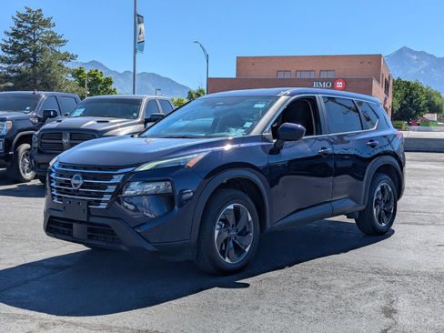 Used 2025 Nissan Rogue SV AWD/4WD image 9