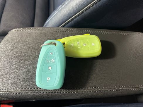 Used 2022 Chevrolet Bolt EUV LT w/ Convenience Package image 26