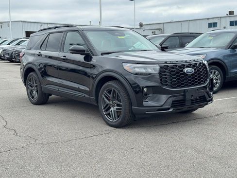 New 2026 Ford Explorer ST-Line w/ ST-Line Street Pack AWD/4WD image 2