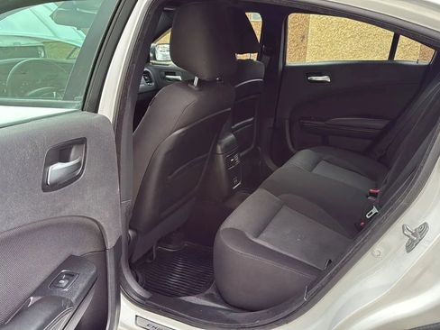 Used 2017 Dodge Charger SE w/ Power Sunroof Group image 26