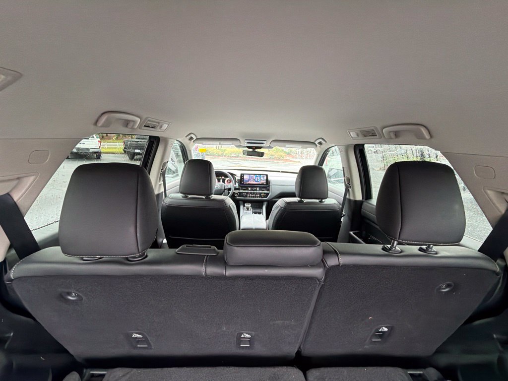 Used 2026 Nissan Pathfinder SL FWD image 10