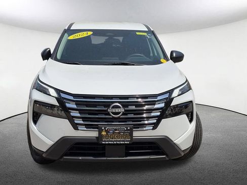 Used 2024 Nissan Rogue S AWD/4WD image 2