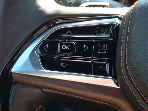 Used 2023 Jeep Grand Cherokee L Summit w/ Luxury Tech Group V AWD/4WD image 23