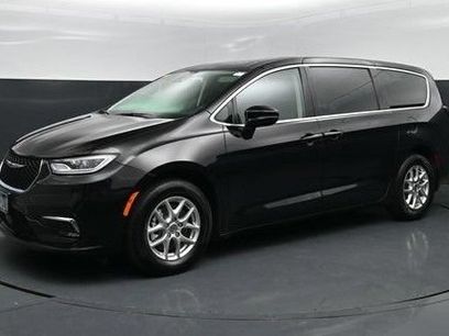 Used 2024 Chrysler Pacifica Touring-L