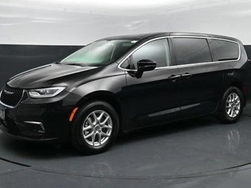 Used 2024 Chrysler Pacifica Touring-L FWD image 1