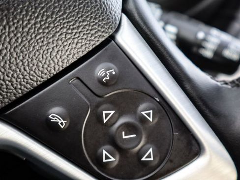 Used 2023 GMC Terrain SLT image 23