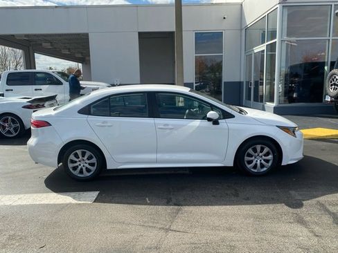 Used 2023 Toyota Corolla LE image 7