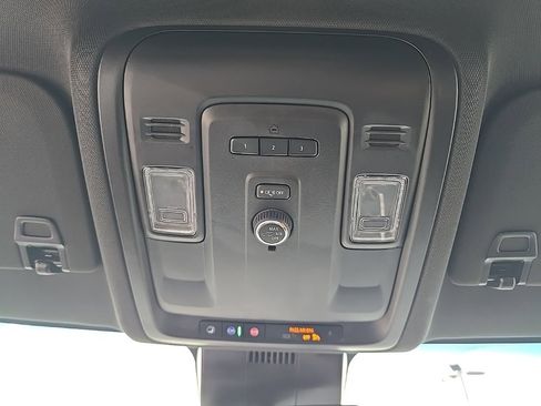 Used 2023 Chevrolet Suburban LT image 20