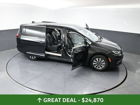 Used 2023 Chrysler Pacifica Limited FWD image 62