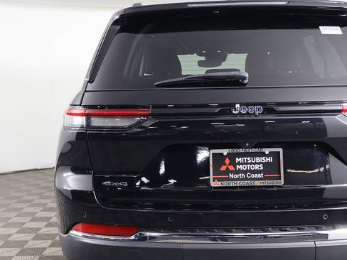 Used 2023 Jeep Grand Cherokee Limited AWD/4WD image 17