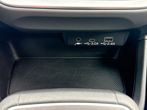 Used 2025 Subaru Crosstrek 2.5i Premium AWD/4WD image 32