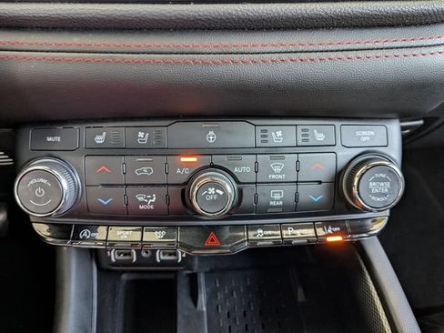 Used 2025 Dodge Durango GT AWD/4WD image 5