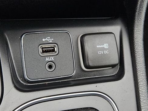 Used 2019 Jeep Cherokee Latitude Plus FWD image 21