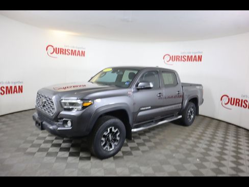 Used 2021 Toyota Tacoma TRD Off-Road w/ Technology Package AWD/4WD image 4