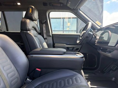 Used 2023 Rivian R1S Adventure AWD/4WD image 11