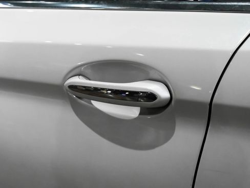 Used 2018 BMW 540i xDrive w/ Premium Package image 39