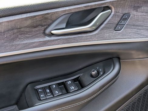 Certified 2023 Jeep Grand Cherokee Limited w/ Black Appearance Package AWD/4WD image 12