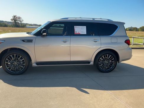 Used 2024 INFINITI QX80 Sensory image 8