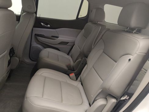 Used 2021 GMC Acadia SLT w/ Technology Package FWD image 18