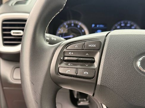 Used 2022 Hyundai Venue Limited FWD image 22