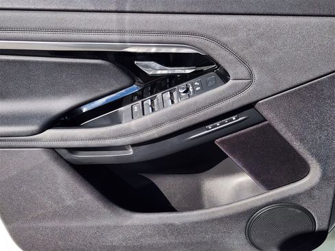 Used 2020 Land Rover Range Rover Evoque SE image 22