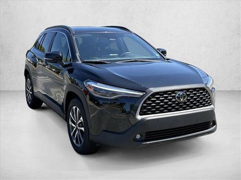 Certified 2025 Toyota Corolla Cross XLE FWD image 3