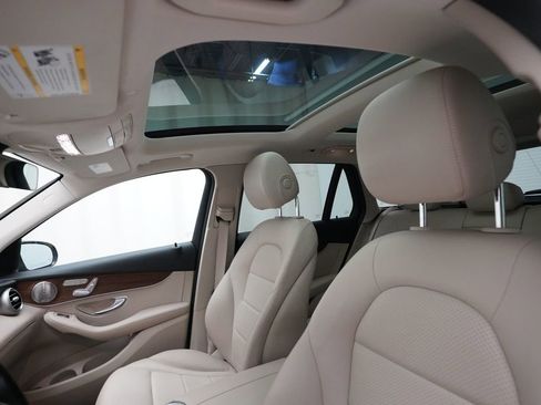 Used 2021 Mercedes-Benz GLC 300 4MATIC image 32