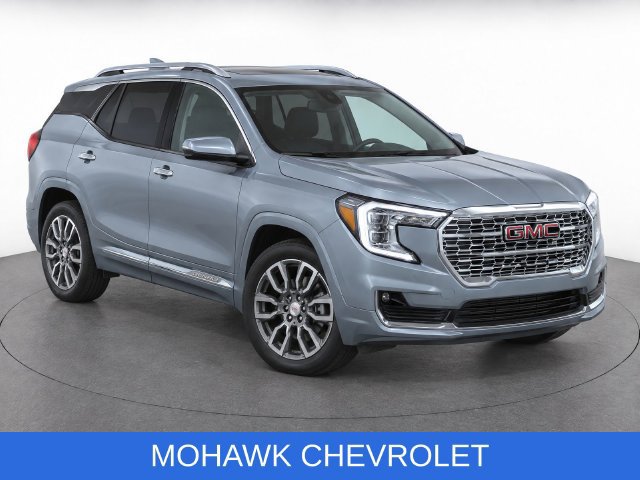 Used 2024 GMC Terrain Denali w/ Denali Premium Package AWD/4WD image 2
