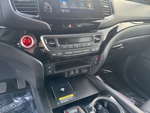 Used 2024 Honda Passport Black Edition image 15