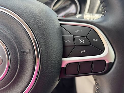 Used 2018 Jeep Compass Latitude w/ Popular Equipment Group FWD image 20