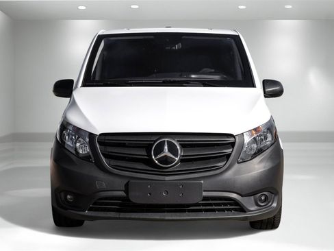 Used 2023 Mercedes-Benz Metris image 4