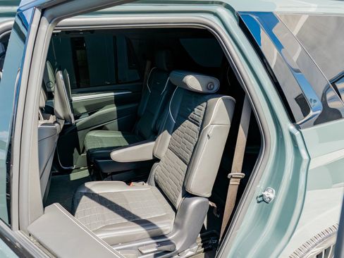 Used 2025 Cadillac Escalade V w/ LPO, ONYX Package AWD/4WD image 54