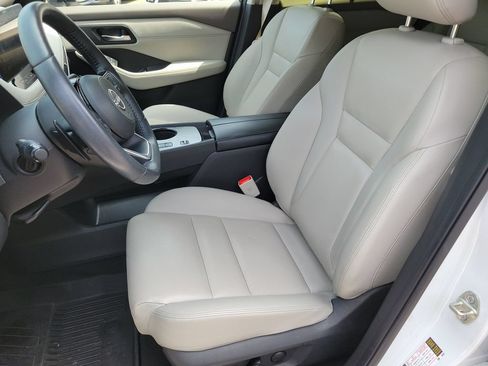 Used 2024 Nissan Rogue SL w/ SL Premium Package FWD image 12