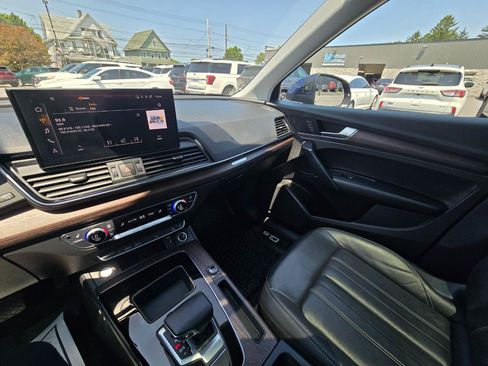 Used 2021 Audi Q5 2.0T Premium w/ Convenience Package AWD/4WD image 11