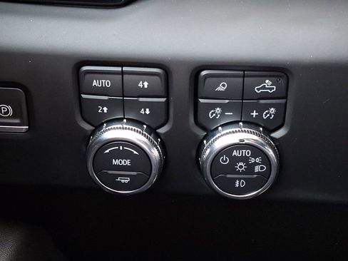 Used 2022 GMC Sierra 1500 AT4 w/ Technology Package AWD/4WD image 25