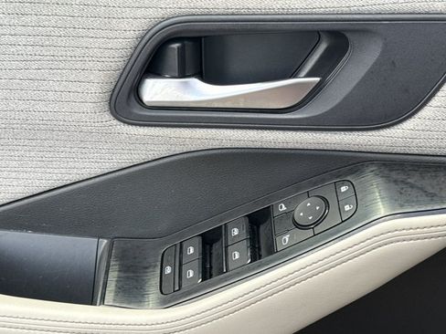 Certified 2023 Nissan Rogue SV FWD image 15