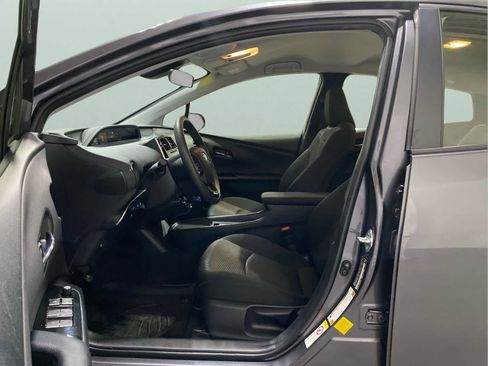 Used 2019 Toyota Prius LE image 11
