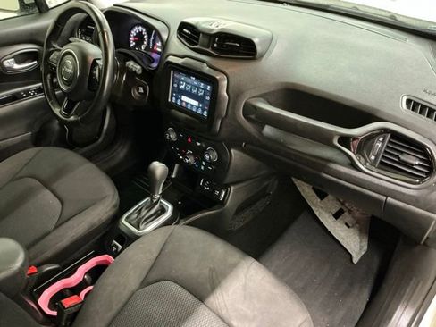 Used 2018 Jeep Renegade Altitude FWD image 17