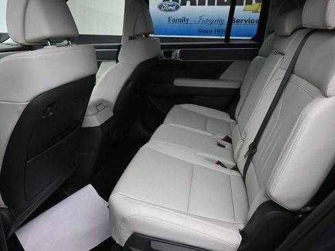 Used 2025 Hyundai Santa Fe SEL FWD image 11